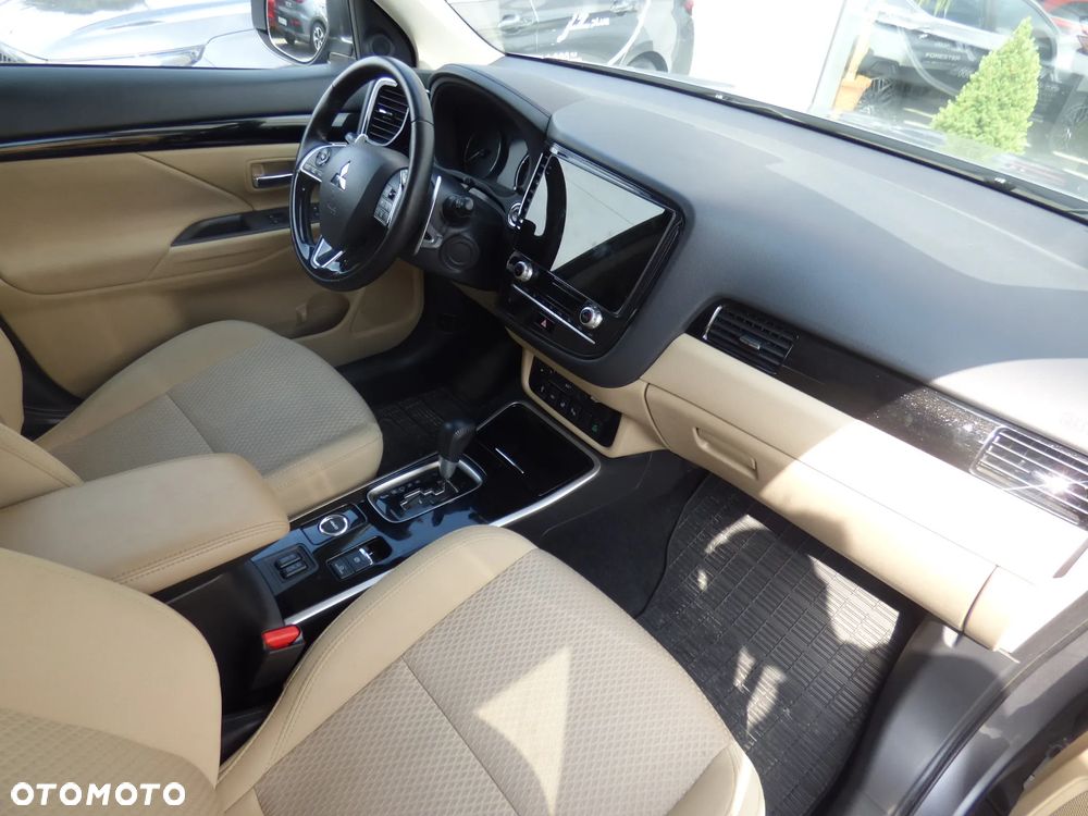 Mitsubishi Outlander - 14