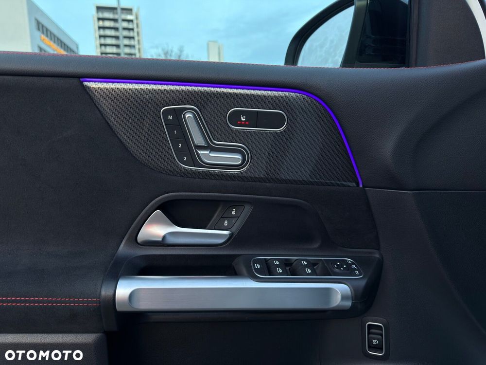 Mercedes-Benz GLB - 14