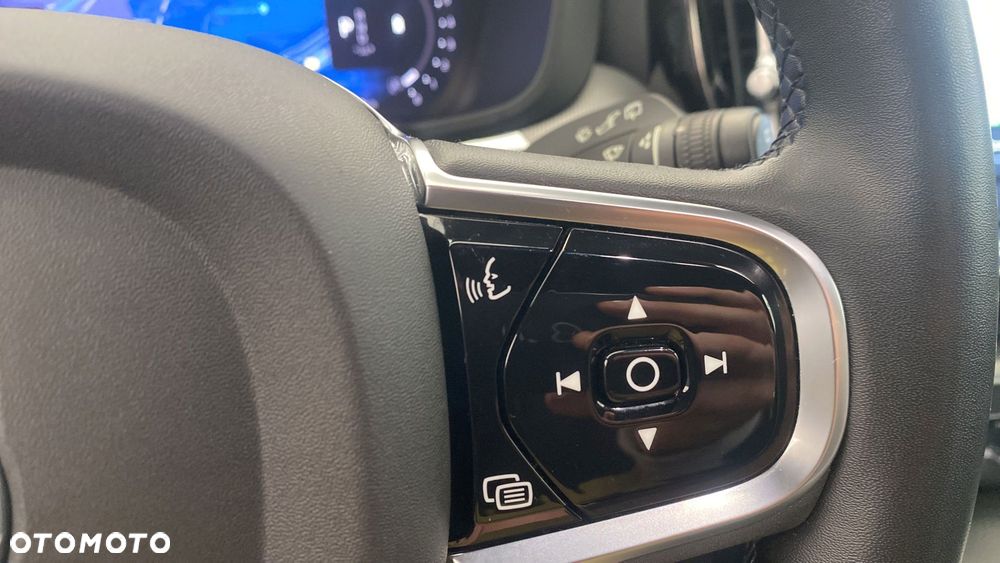 Volvo XC 60 B4 B Plus Dark - 23