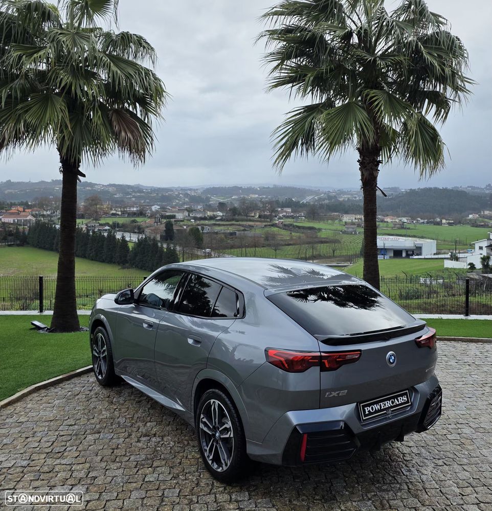 BMW iX2 eDrive20 Pack Desportivo M - 21