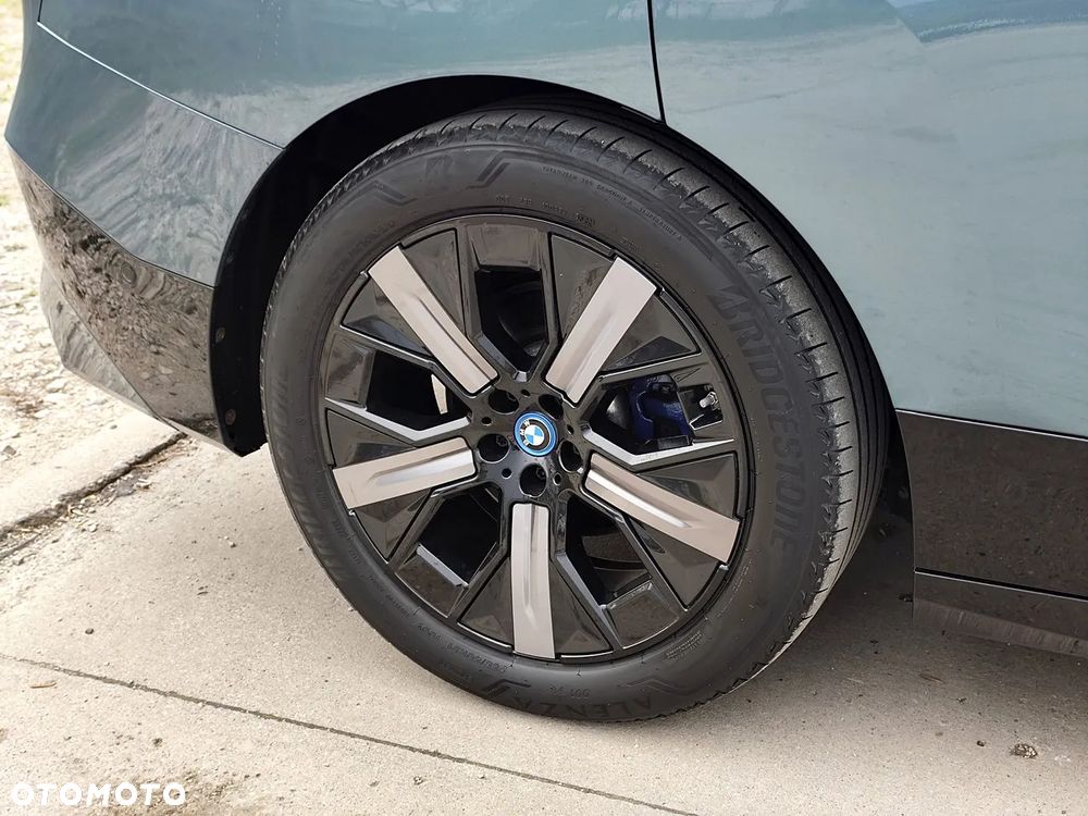 BMW iX xDrive40 76.6kWh Signature - 16