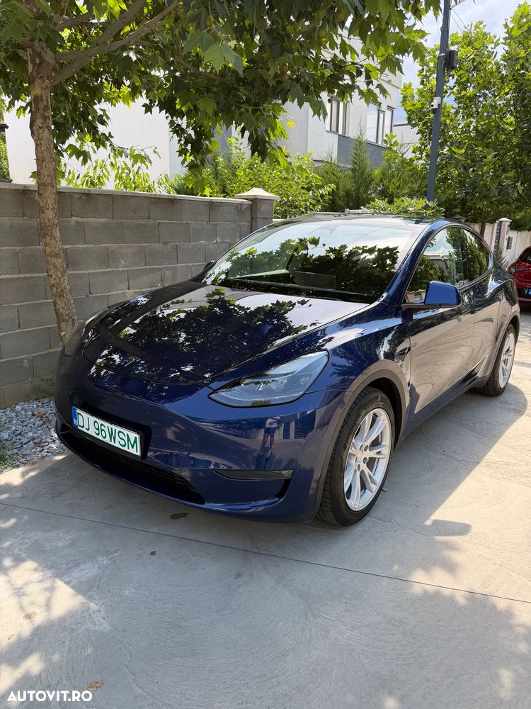 Tesla Model Y - 1