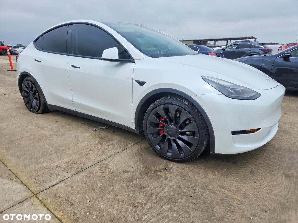 Tesla Model Y Performance AWD - 1