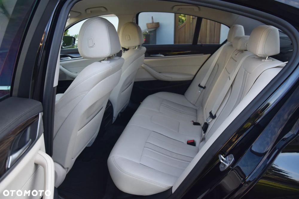 BMW Seria 5 520d xDrive Luxury Line - 27