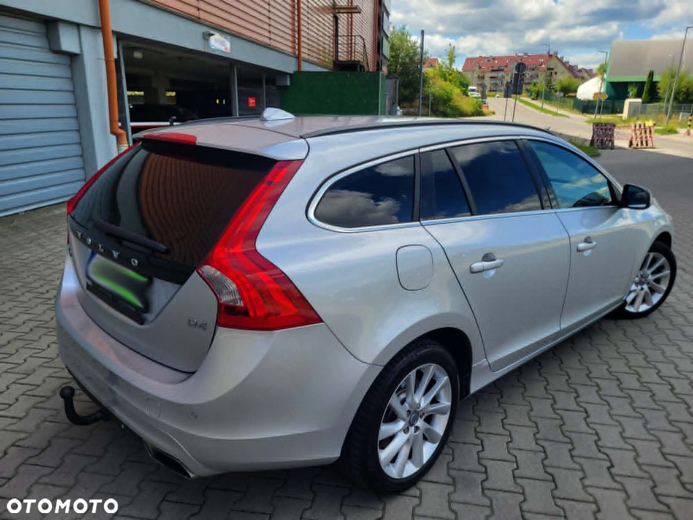 Volvo V60 D4 Momentum - 17
