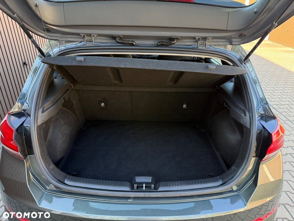 Hyundai i30 1.5 DPI Classic + - 16