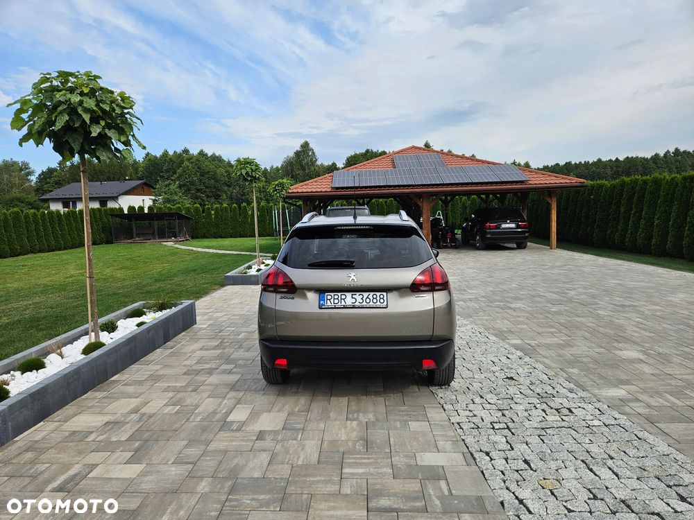 Peugeot 2008 1.2 Pure Tech Signature - 21