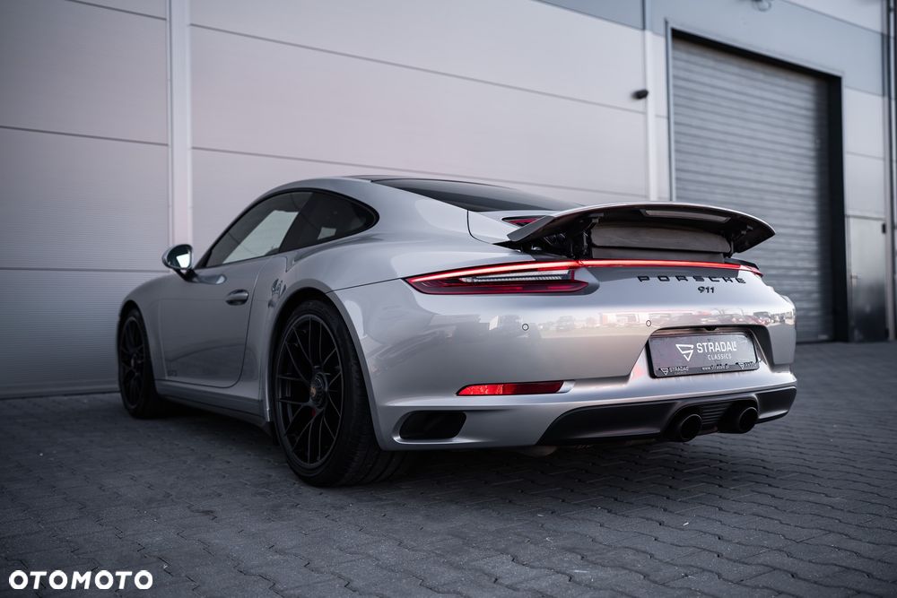 Porsche 911 Carrera 4 GTS PDK - 3