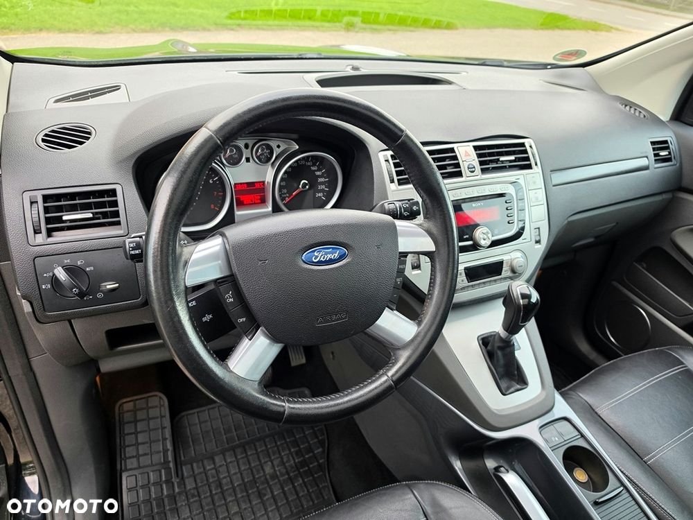 Ford Kuga 2.5 4x4 Titanium - 26