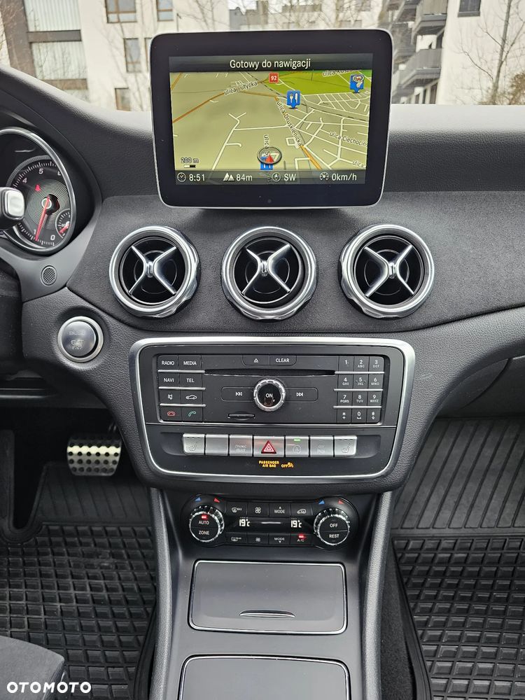 Mercedes-Benz GLA 200 7G-DCT AMG Line - 28