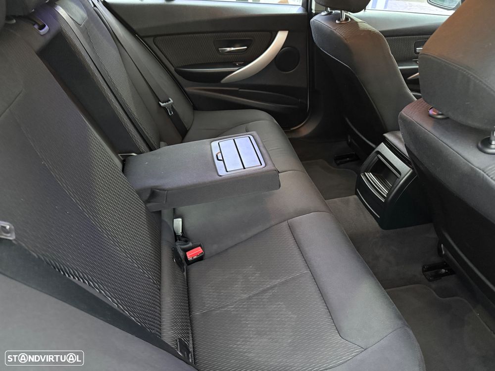 BMW 318 d Touring - 22