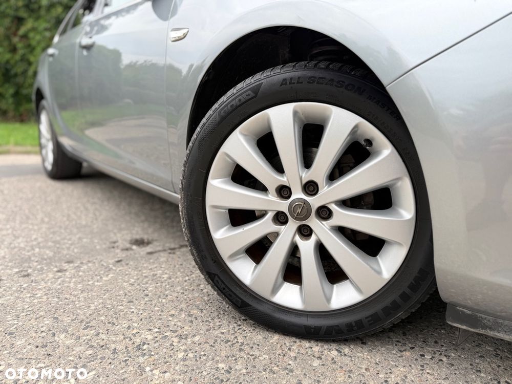 Opel Astra 1.4 T Enjoy S&S - 11