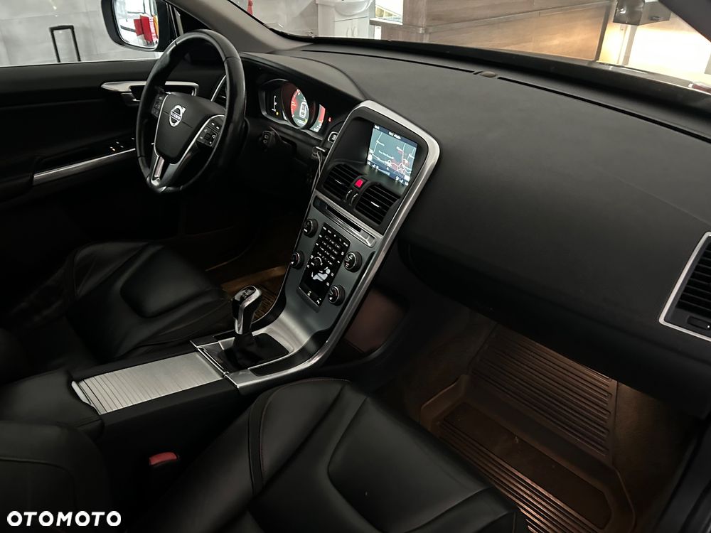 Volvo XC 60 D3 Drive-E R-Design Kinetic - 27