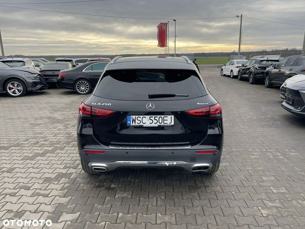 Mercedes-Benz GLA 250 4Matic 8G-DCT Style - 4