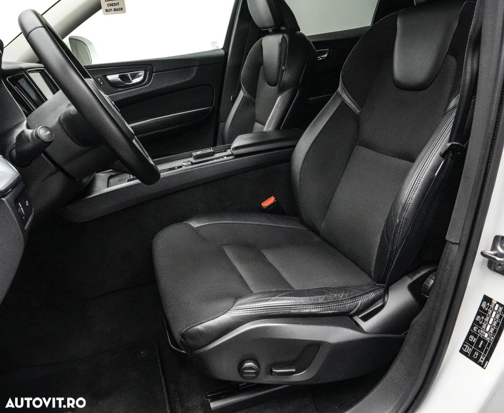 Volvo XC 60 B4 MHEV AT8 AWD Momentum Pro - 13