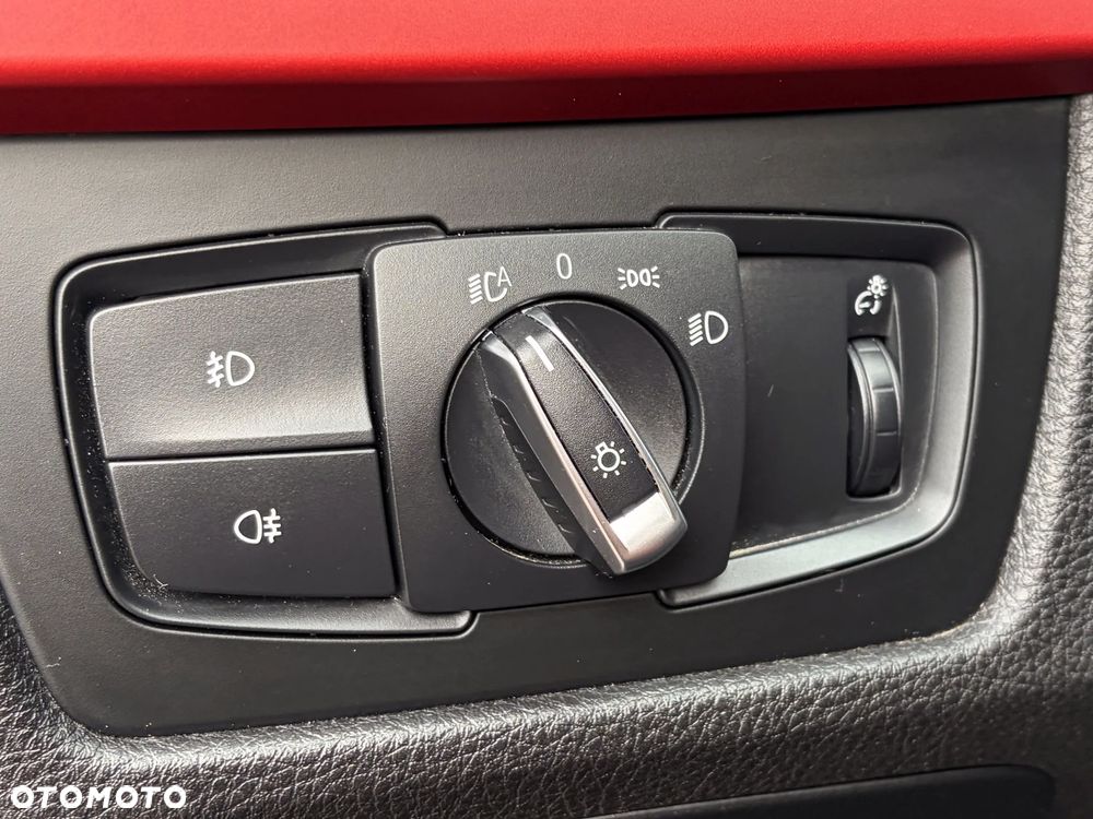 BMW Seria 3 318d Sport Line - 36