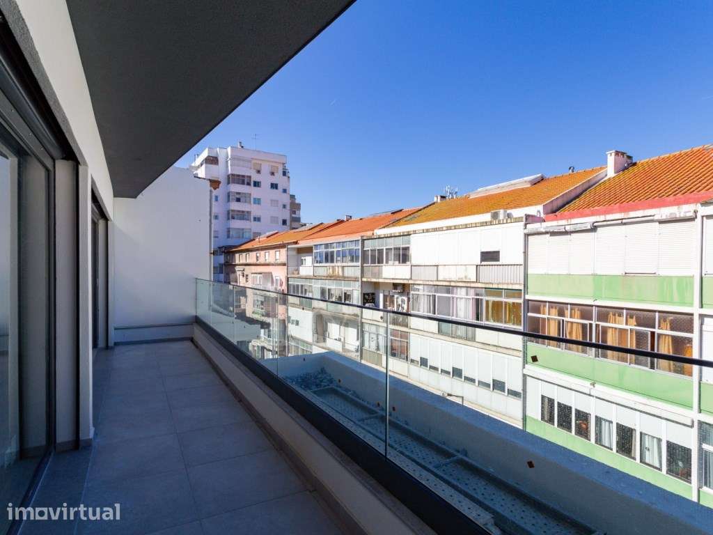 Penthouse T4 com terraço e estacionamento em Cacilhas, Almada - Grande imagem: 2/36