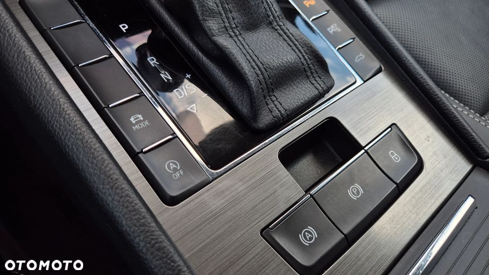Skoda Superb 2.0 TDI SCR Style DSG - 24