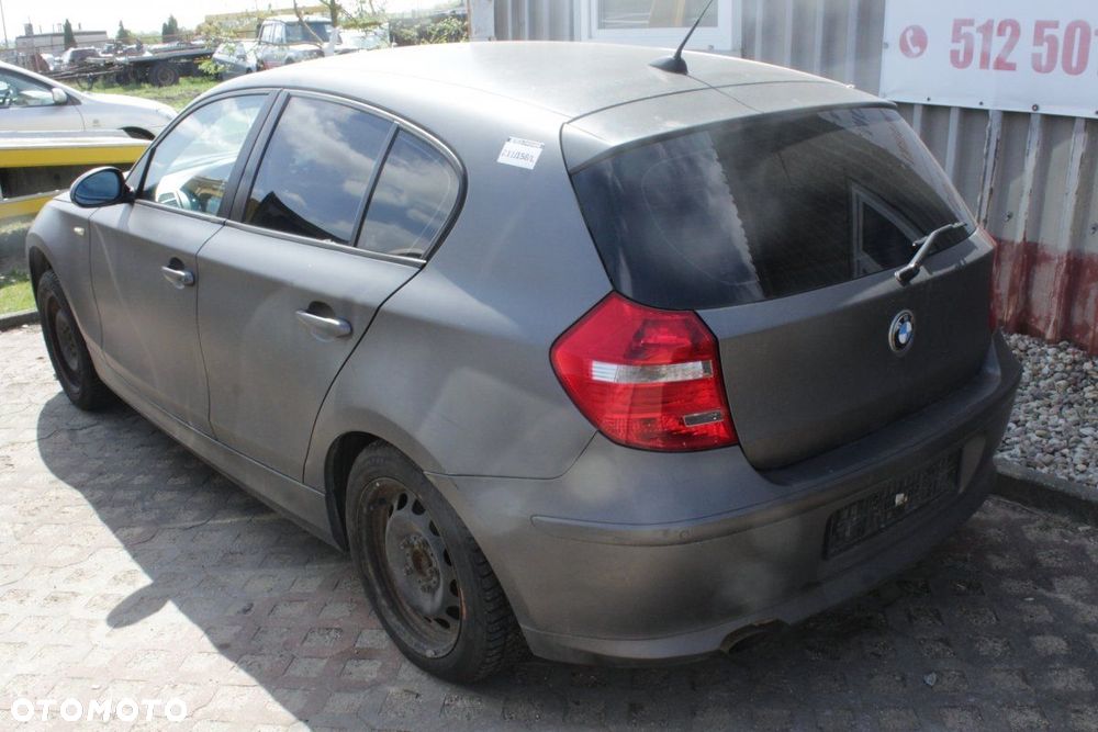 BMW 1 E81 2008 1.6i N43B16 Hatchback 5-drzwi (MASKA, ZDERZAK, LAMPA, BŁOTNIK, DRZWI, SZYBA, FOTEL) - 4