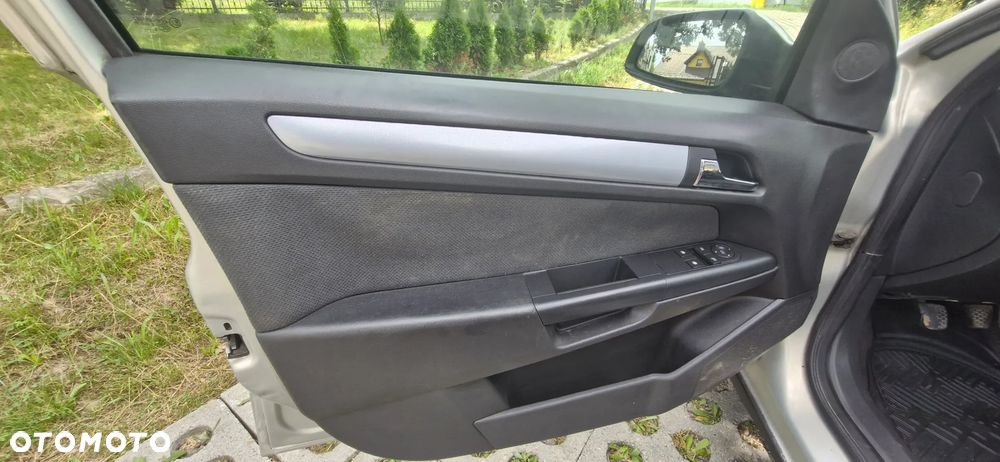 Opel Astra 1.9 CDTI - 12