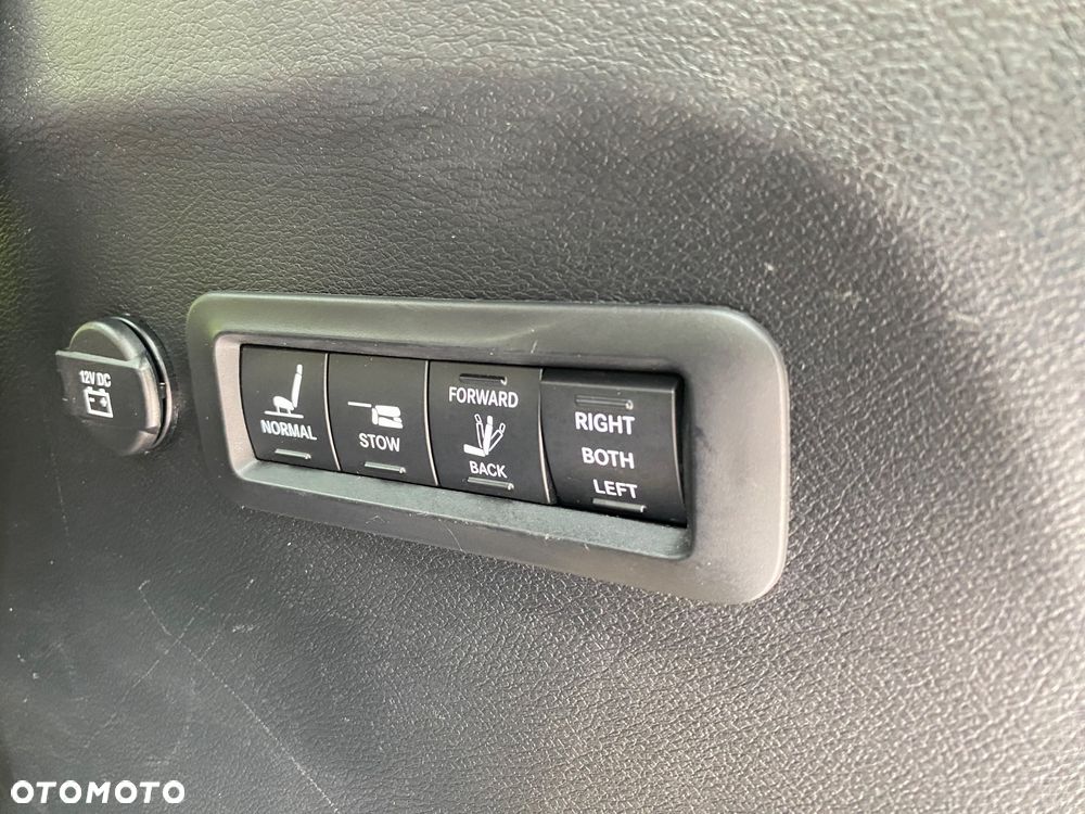 Chrysler Pacifica - 13