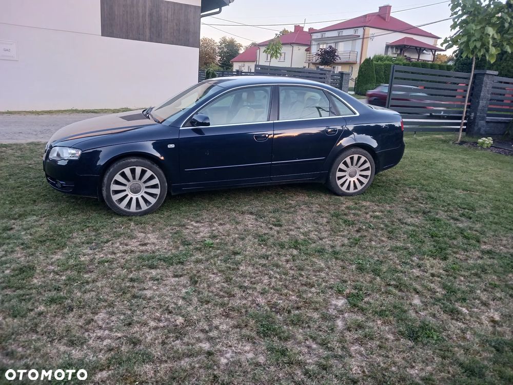 Audi A4 Limousine - 1