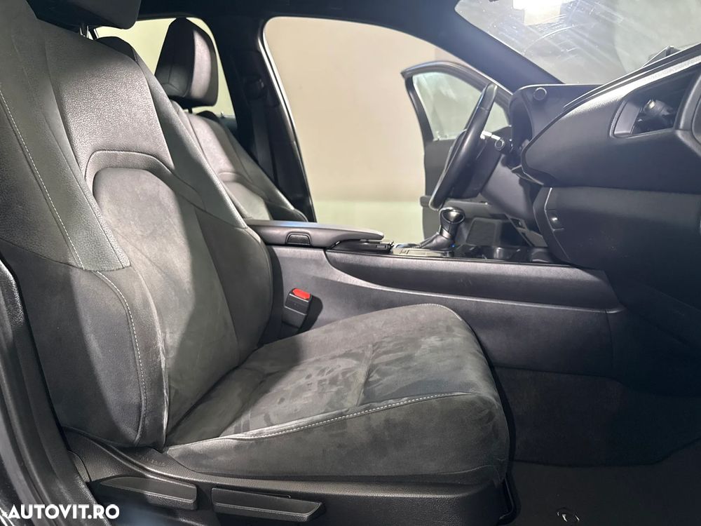 Lexus UX - 12