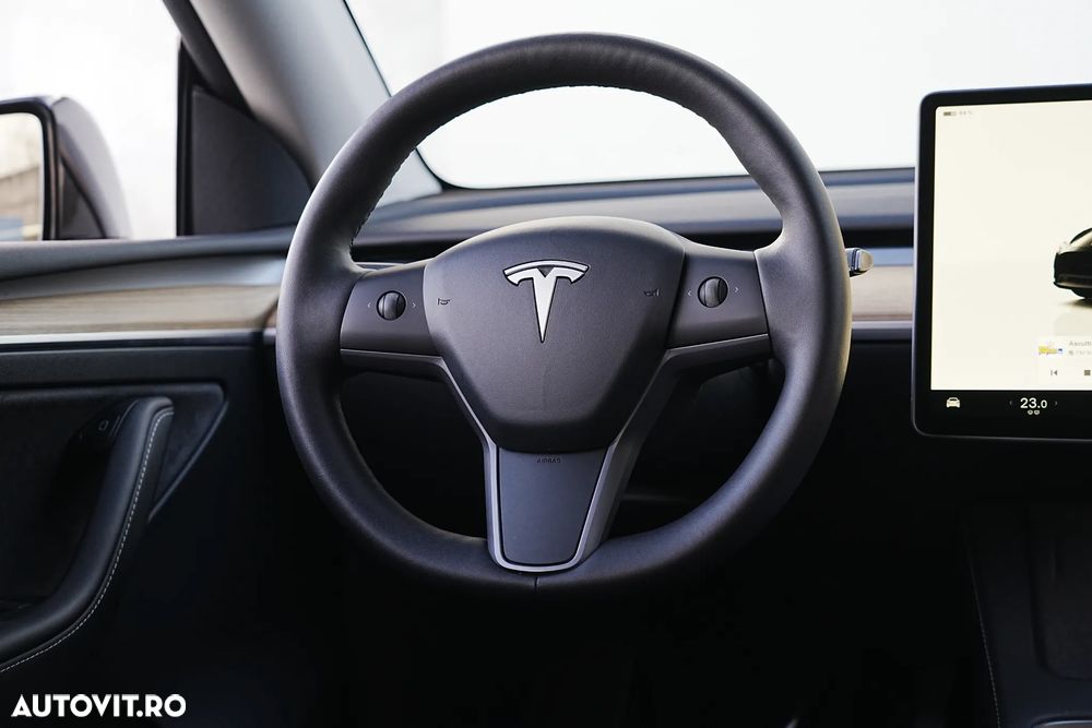 Tesla Model Y - 20