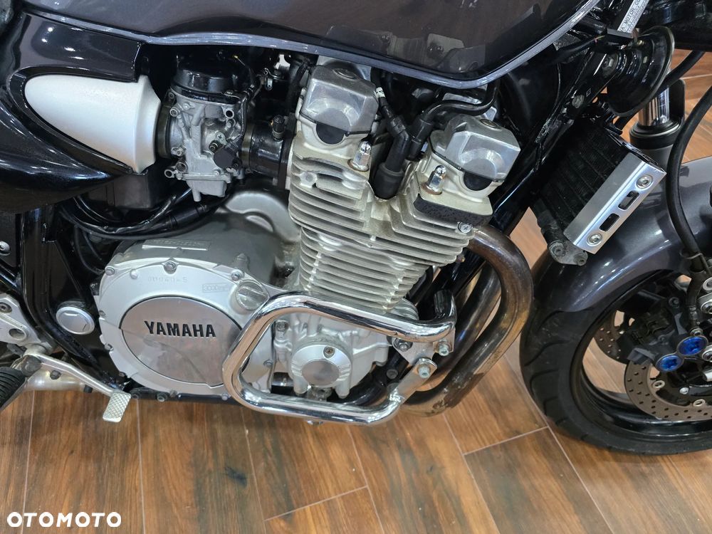 Yamaha XJR - 22