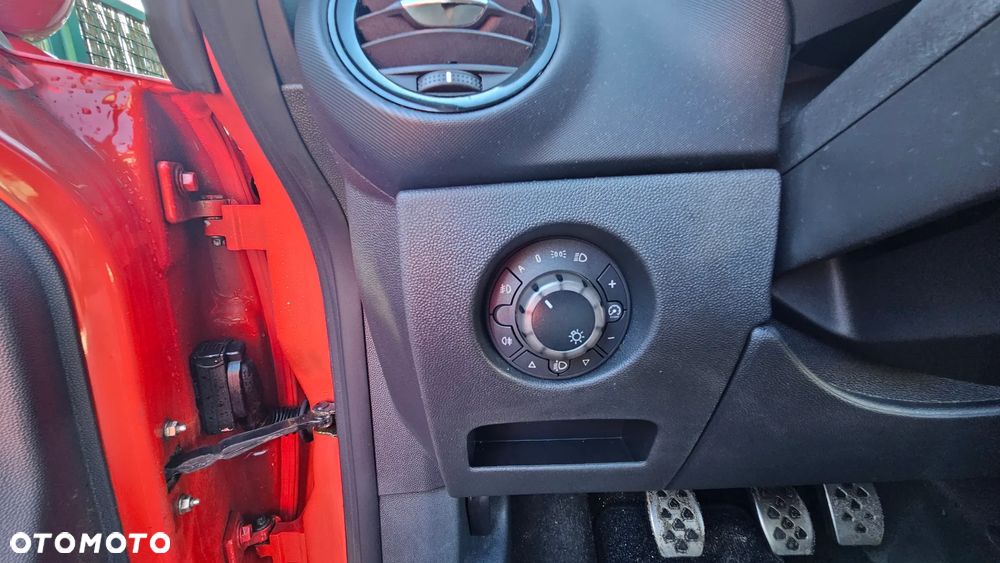 Opel Corsa 1.6 Turbo GSi - 27