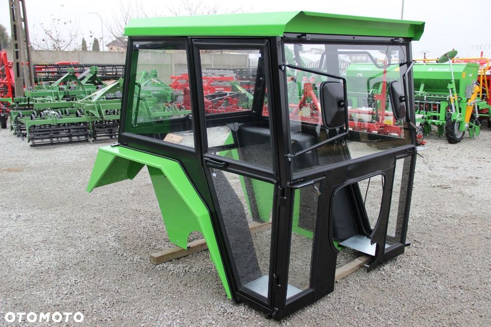 Kabina do ciągnika C- 360 Standard z błotnikami zielona - 2