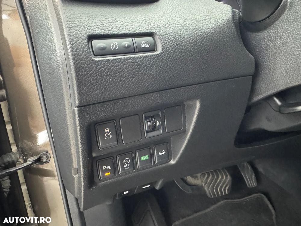 Nissan Qashqai 1.6 DCI Xtronic ACENTA - 24