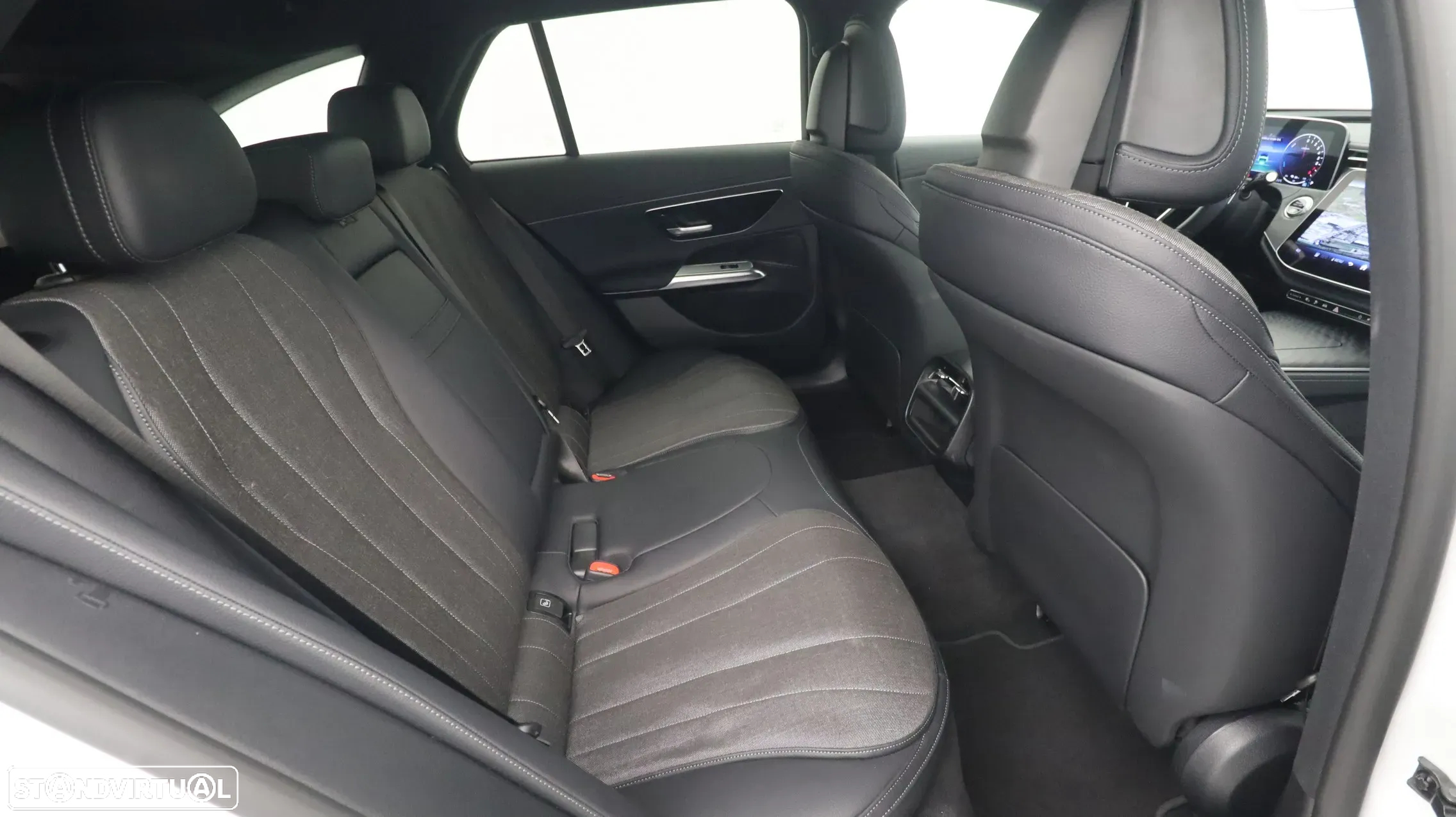 Mercedes-Benz E 300 Standard - 27