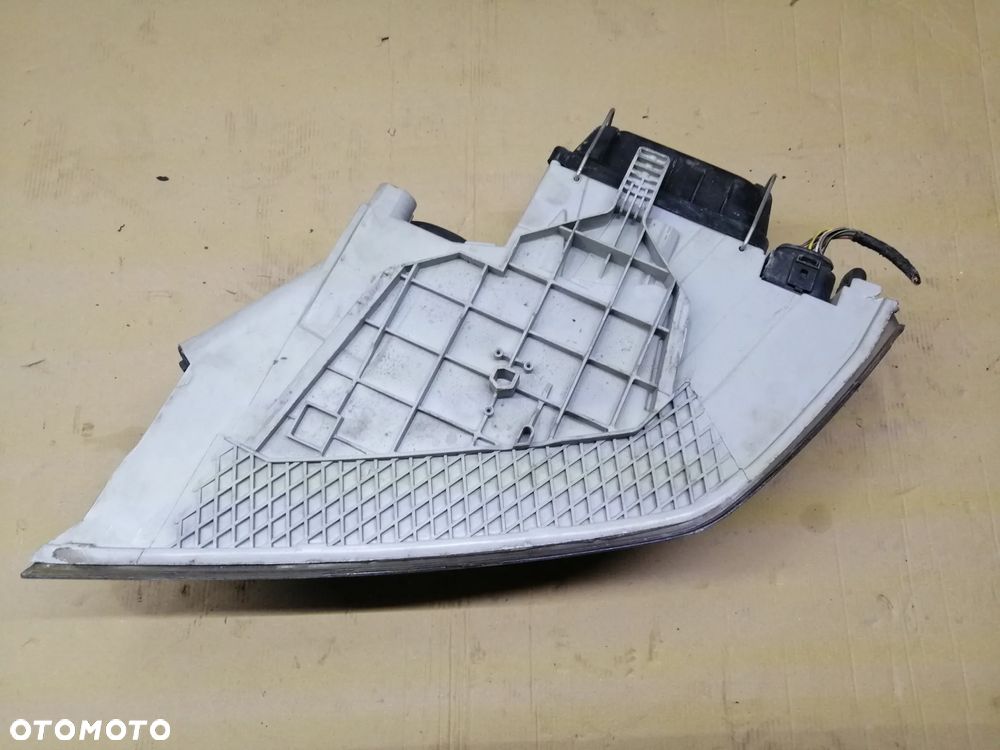 Skoda Octavia II lampa przednia prawa EU - 4