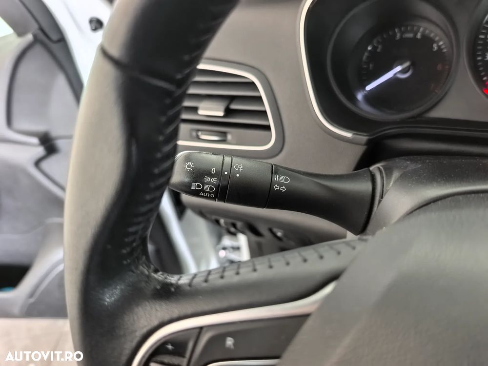 Renault Megane TCe 140 GPF Life - 18