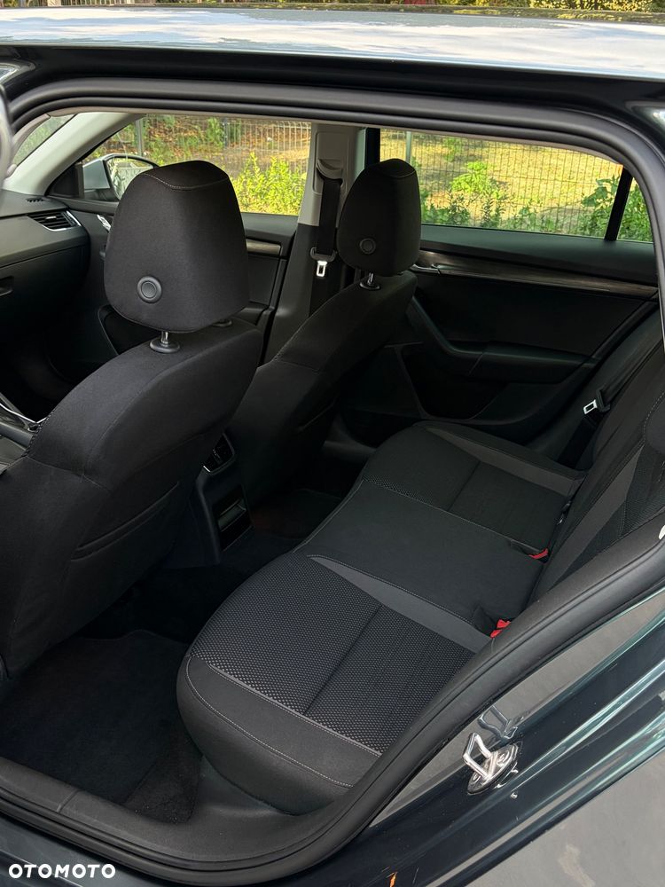 Skoda Octavia Scout 2.0 TDI 4x4 DSG - 11