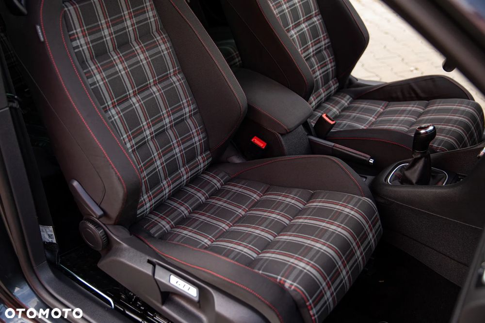 Volkswagen Golf 2.0 TSI GTI - 23