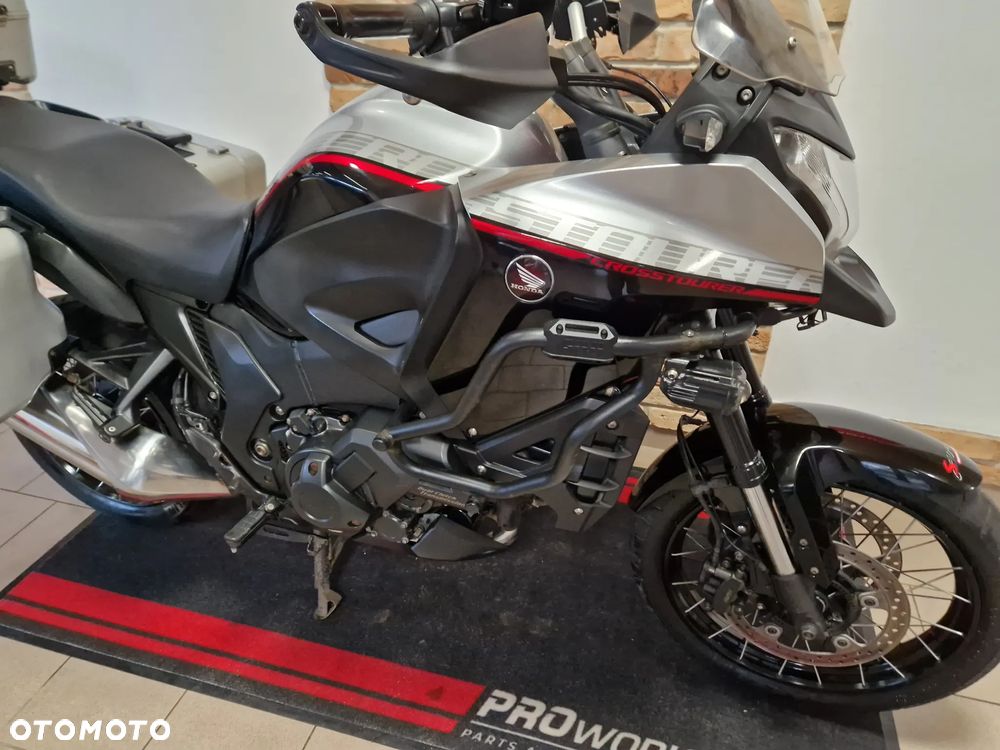 Honda VFR - 13