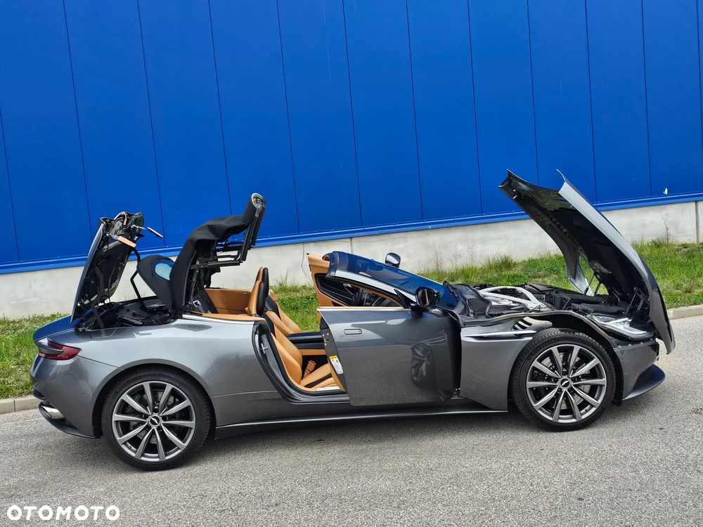 Aston Martin DB11 - 30