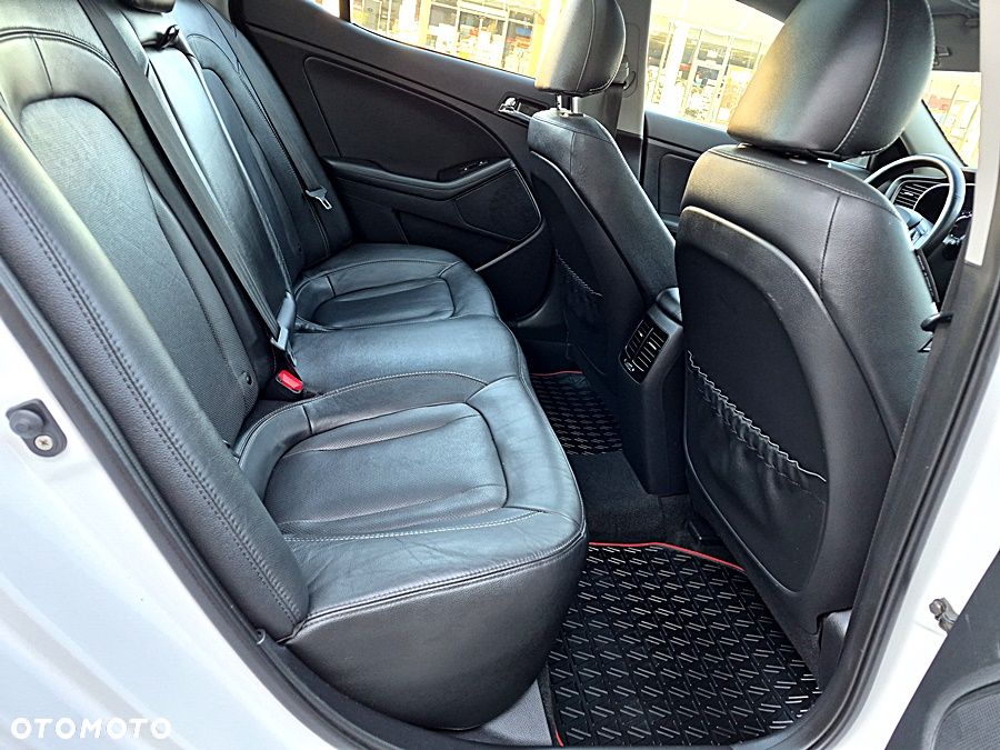 Kia Optima - 32