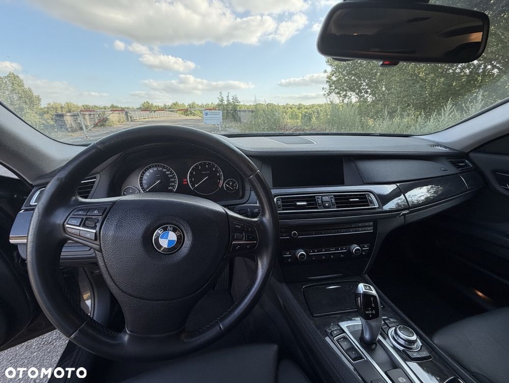 BMW Seria 7 740i - 6