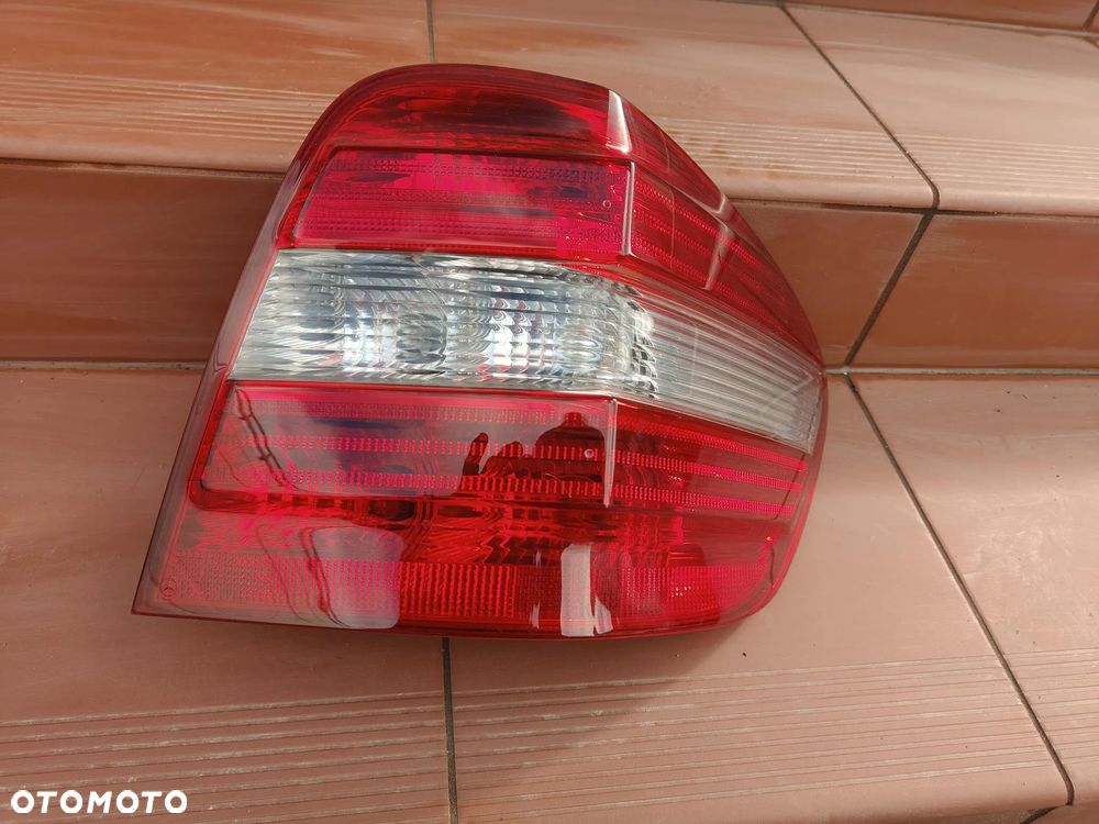 MERCEDES ML W164 Lampa Tylna Jasna Lewa Prawa Tył 05-08 - 15