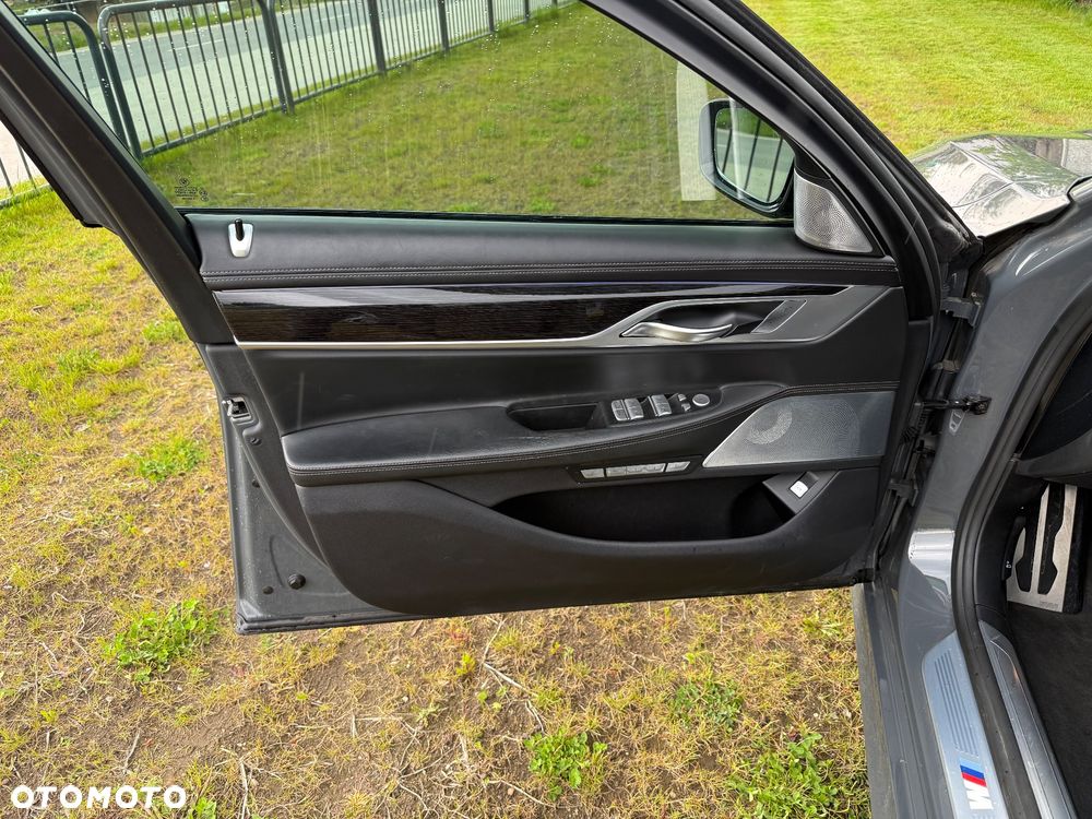 BMW Seria 7 750Li - 28