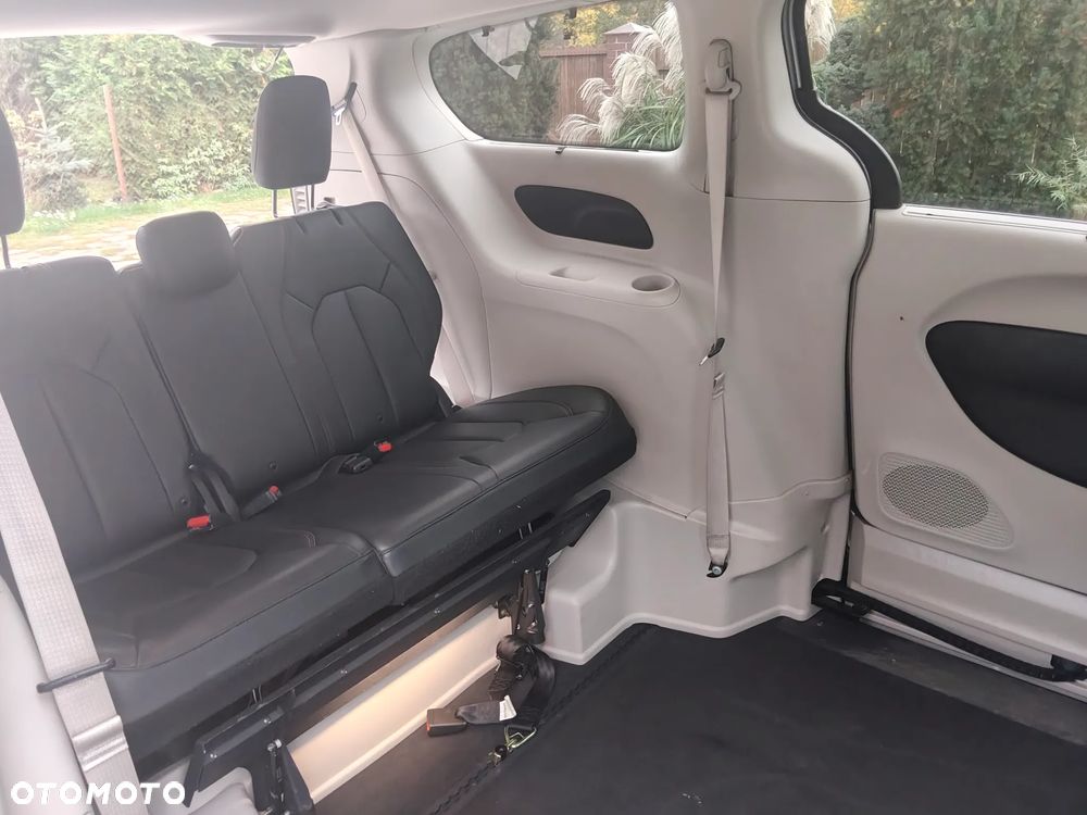 Chrysler Pacifica - 18