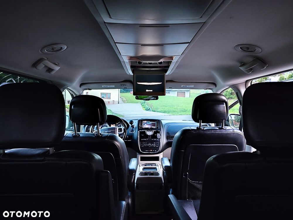 Chrysler Town & Country 3.6 Limited - 23