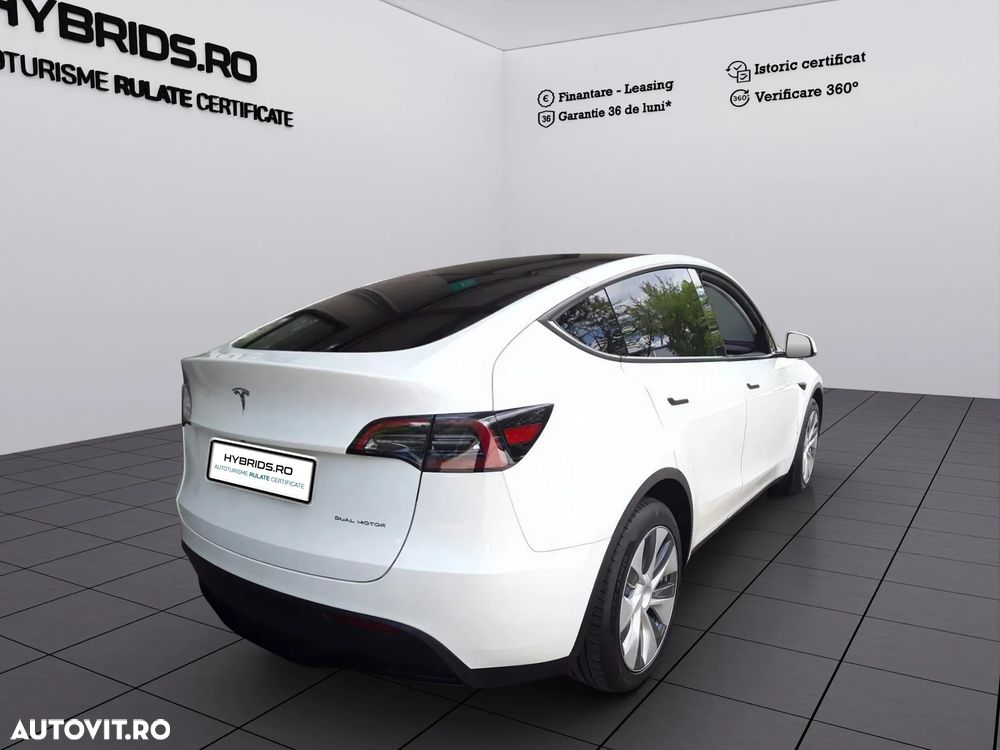 Tesla Model Y - 5
