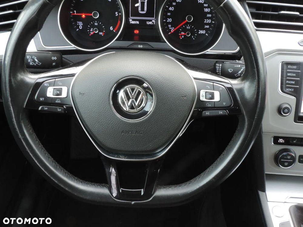 Volkswagen Passat 2.0 TDI SCR (BlueMotion Technology) Comfortline - 8