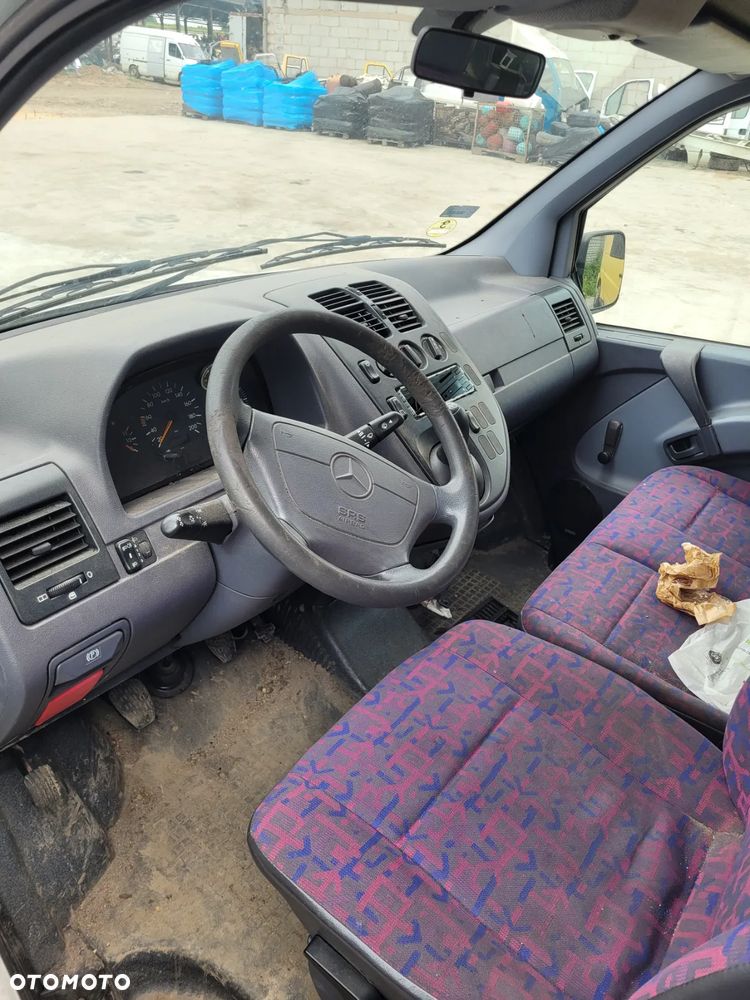 MERCEDES VITO 638 fotel kanapa deska kokpit podsufitka boczek podłokietnik licznik panel szyb stacyjka zestaw startowy - 1