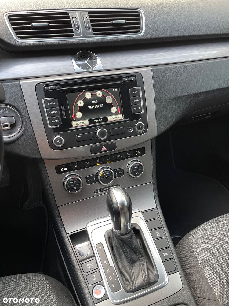 Volkswagen Passat 2.0 TDI DSG Comfortline - 10