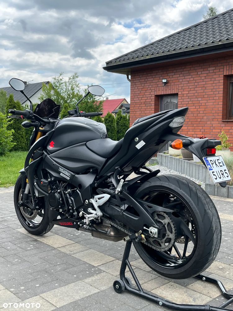 Suzuki GSX 1000 - 3